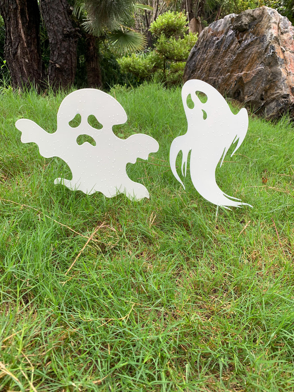 2pcs Halloween Ghost Metal Yard Sign, Funny Metal Decor, Spooky Outdoor Garden Decor Set, Witch Design Metal Stake, Metal Ghost Yard Art