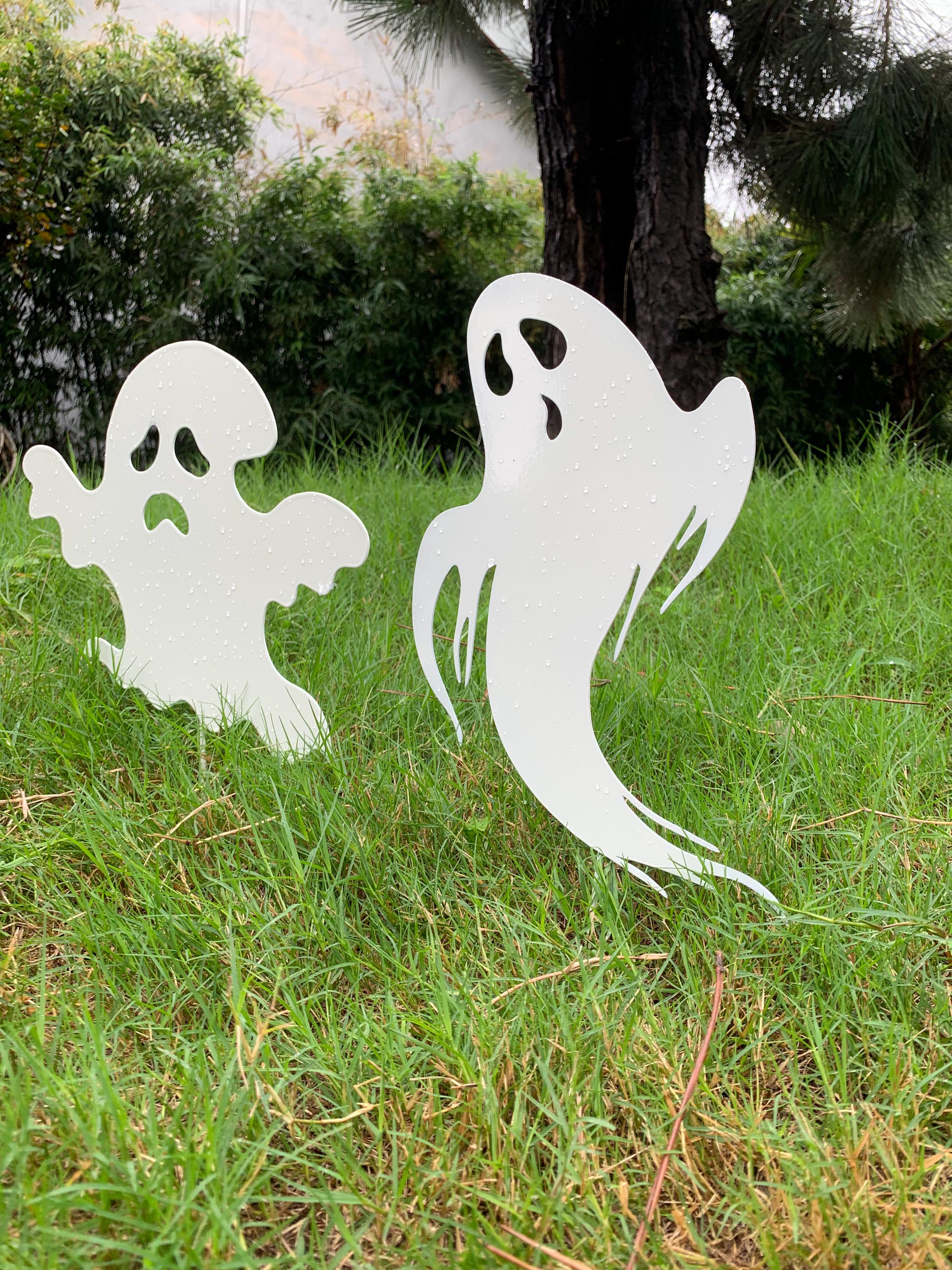 2pcs Halloween Ghost Metal Yard Sign, Funny Metal Decor, Spooky Outdoor Garden Decor Set, Witch Design Metal Stake, Metal Ghost Yard Art